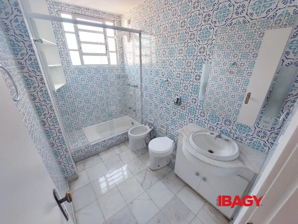 Apartment, 103 m², with a bathtub — photo 2