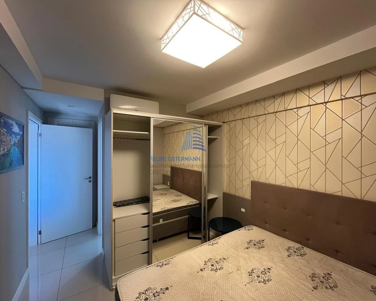 One-bedroom apartment with a glass-enclosed balcony — photo 19