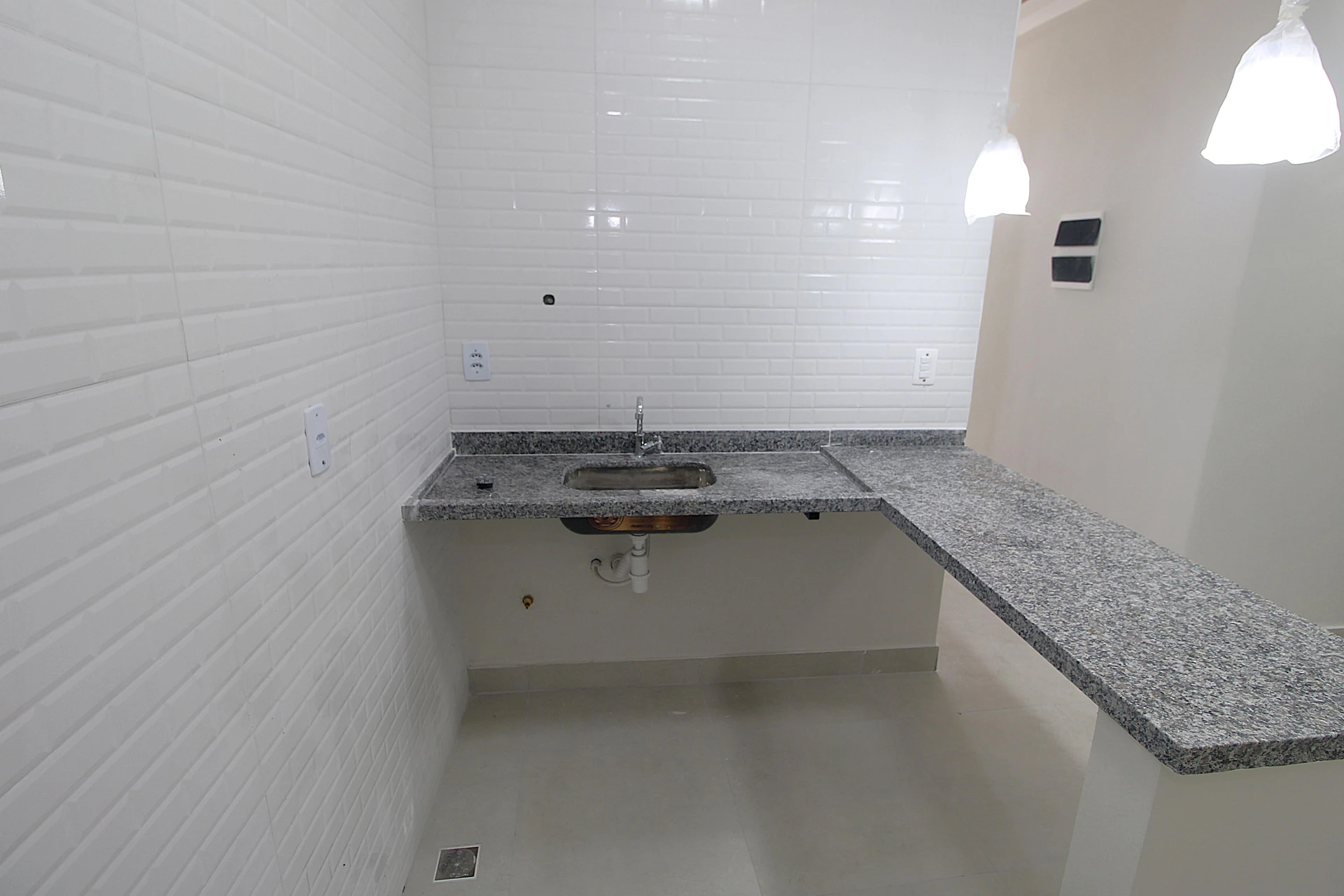Apartamento sem mobília com 2 quartos, 1 banheiro e varanda — photo 17