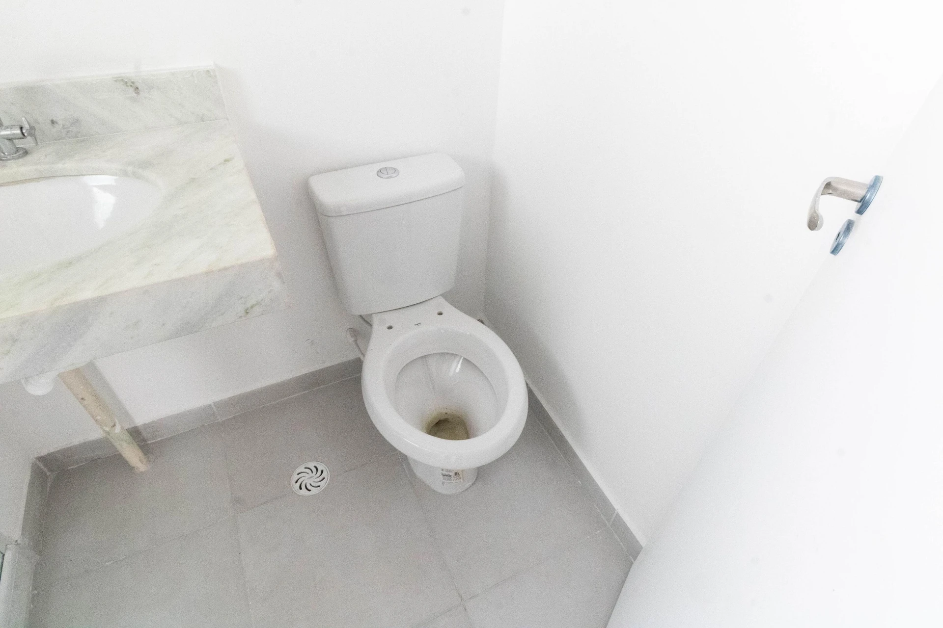 2-bedroom apartment in a building with a gym — photo 22