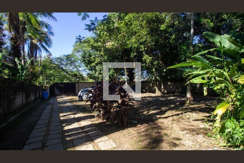 Furnished house with 5 bedrooms and 2100 m² — photo 39