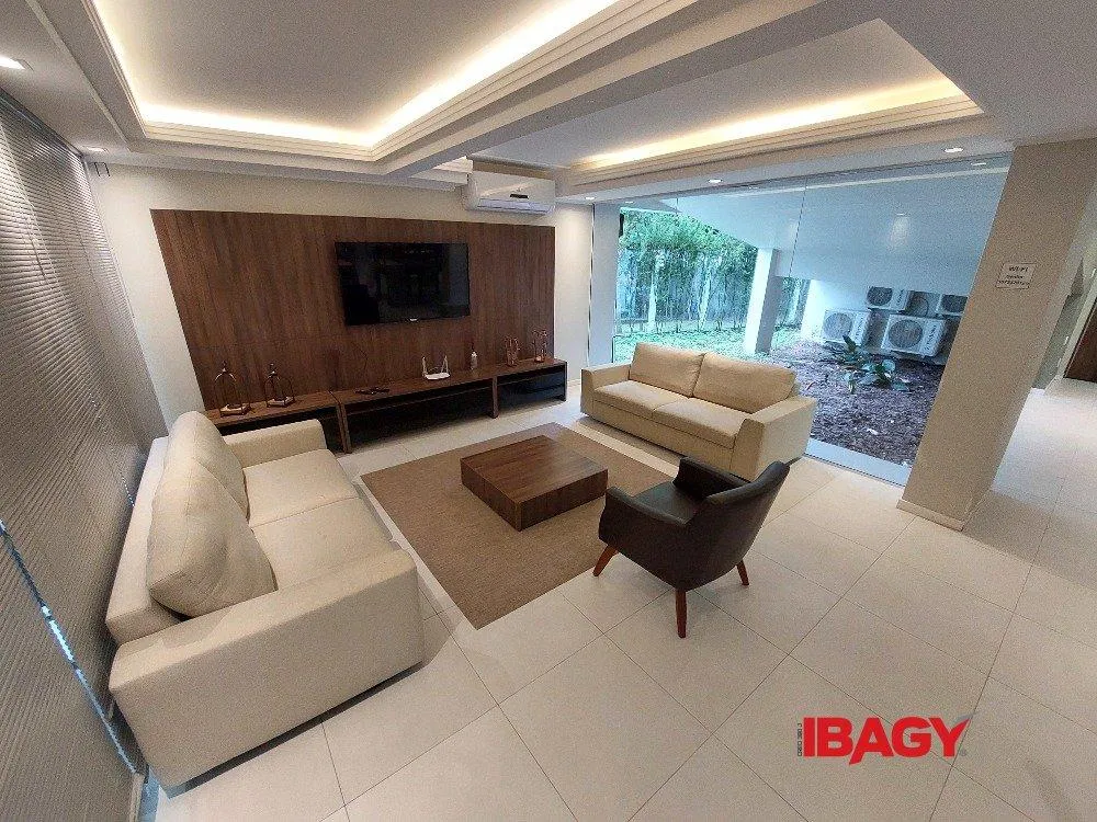 3-bedroom apartment with a grill on the balcony — photo 27