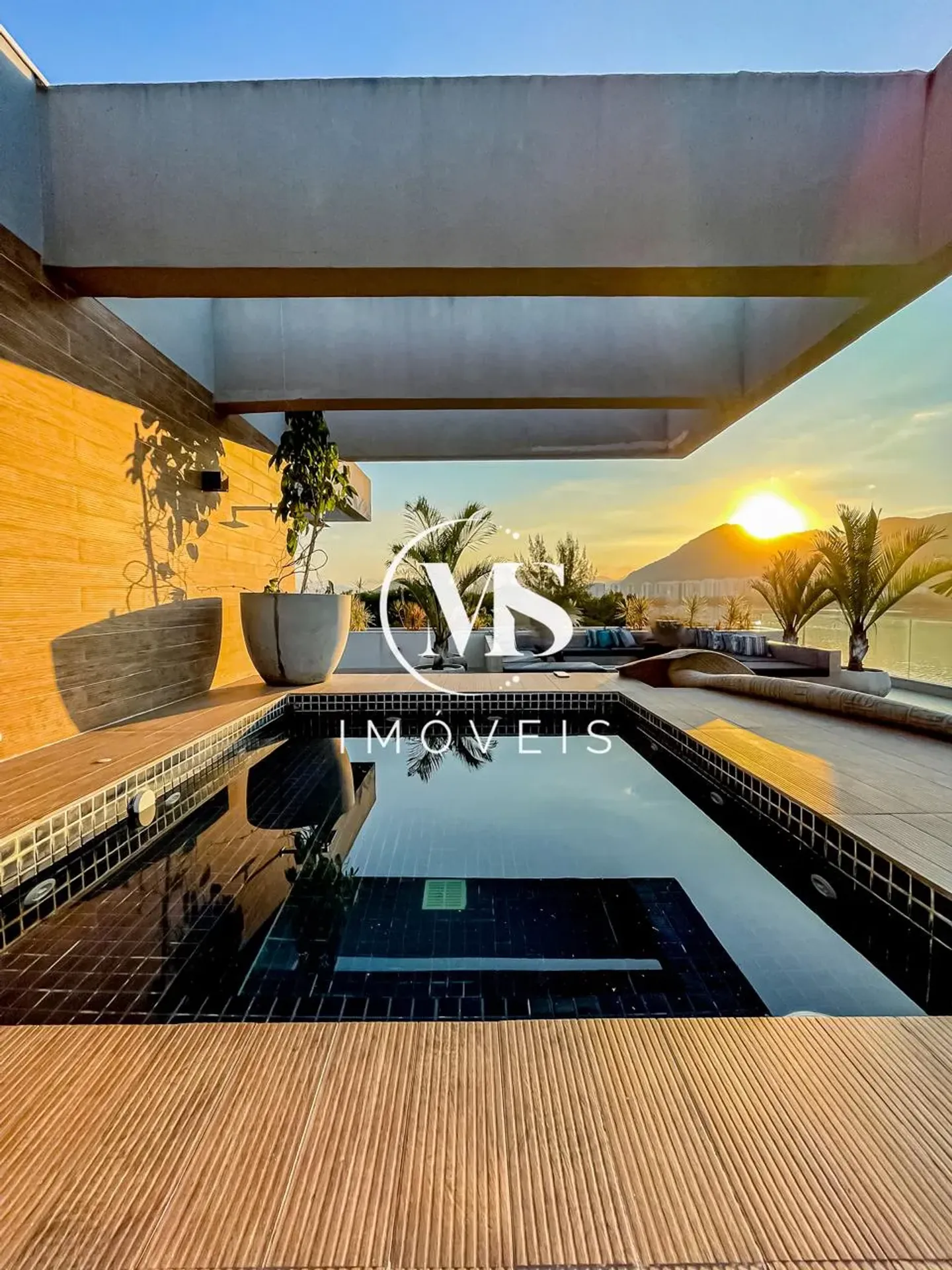 Jacuzzi in a 5-bedroom house, 780 m² — photo 11