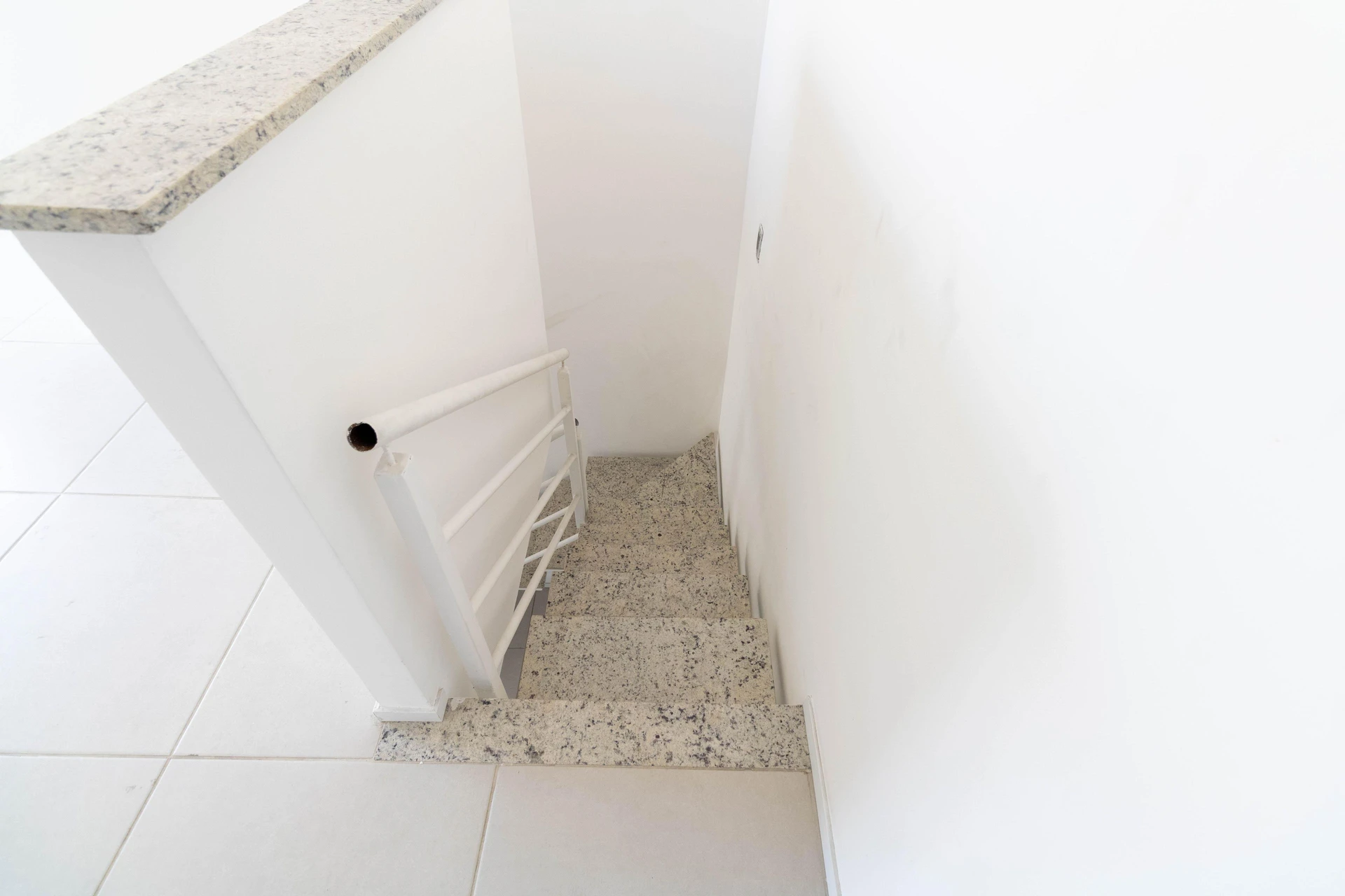 Renting apartment with 4 bedrooms and 3 bathrooms — photo 3