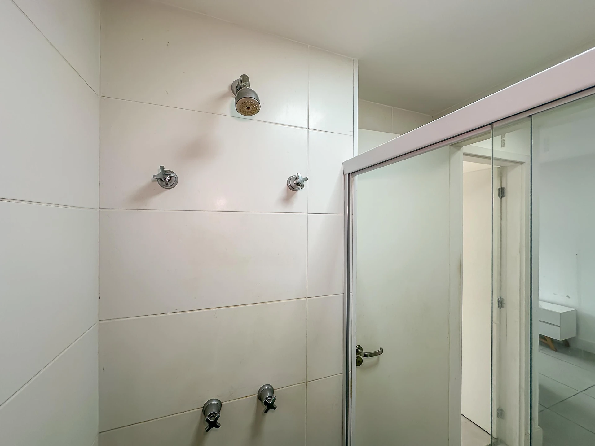Furnished apartment, 42 m², with a glass-enclosed balcony — photo 15