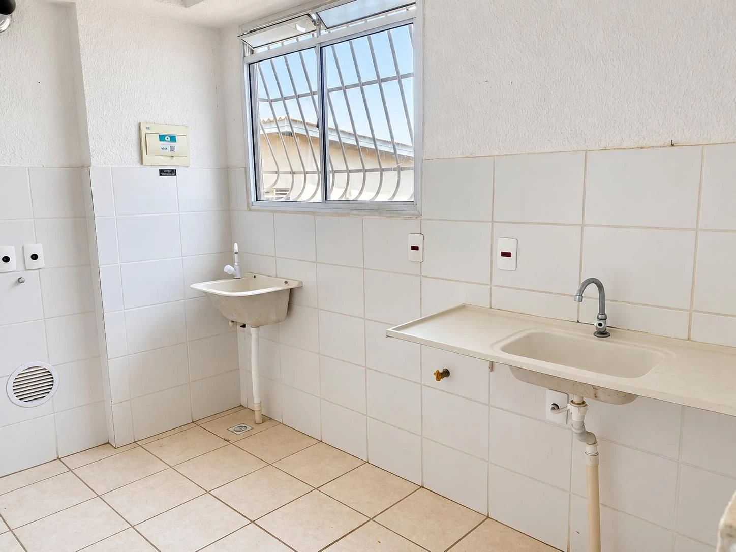 2-bedroom apartment with a mountain view — photo 4
