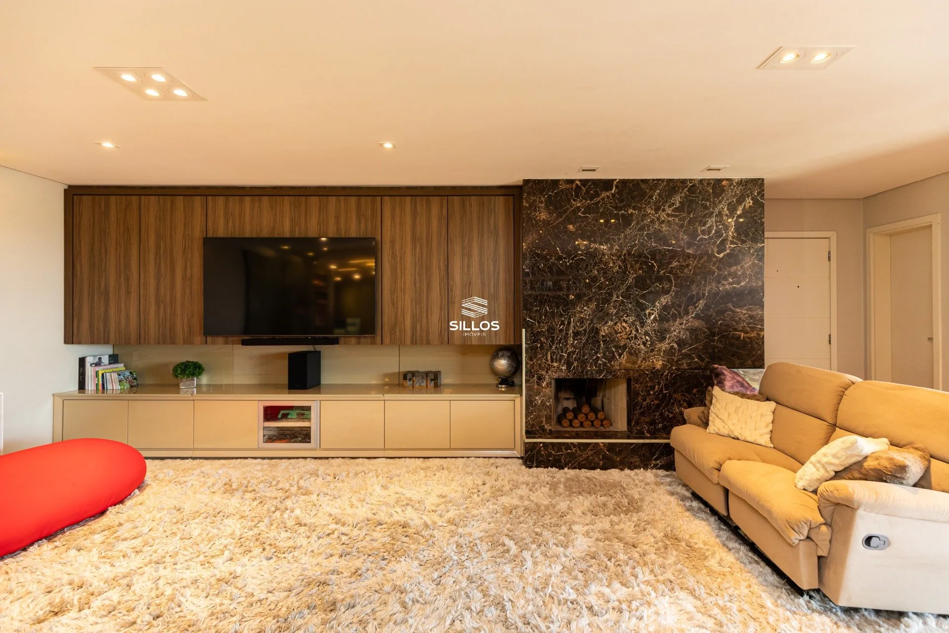 321 m² apartment with 3 en-suite bedrooms and 4 parking