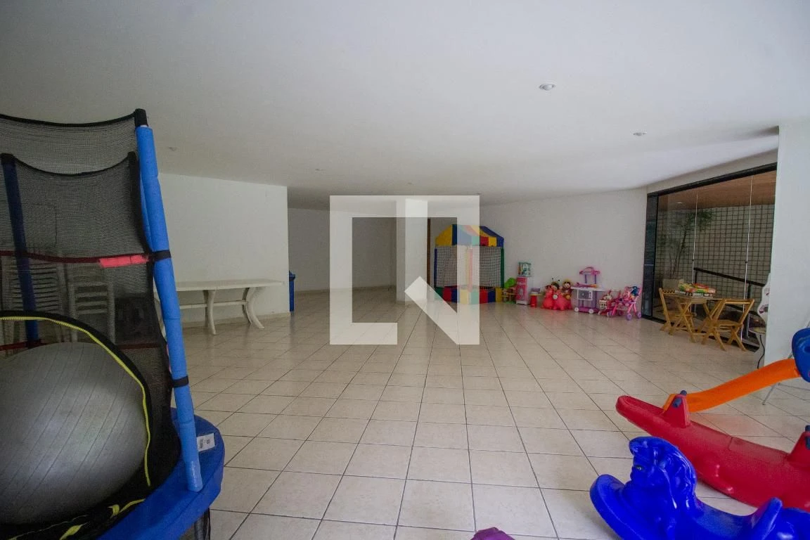 200 m² apartment with 3 bedrooms and 2 parking spaces — photo 42