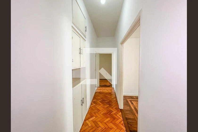 Apartamento de 3 quartos com piso de madeira ou laminado — photo 43