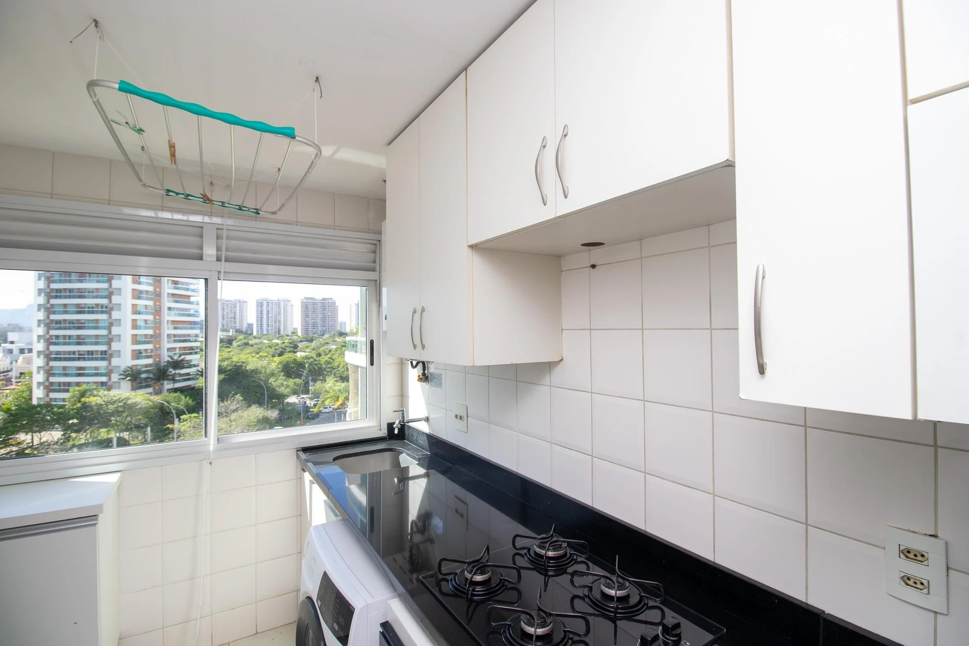 3-bedroom apartment with a glass-enclosed balcony — photo 19