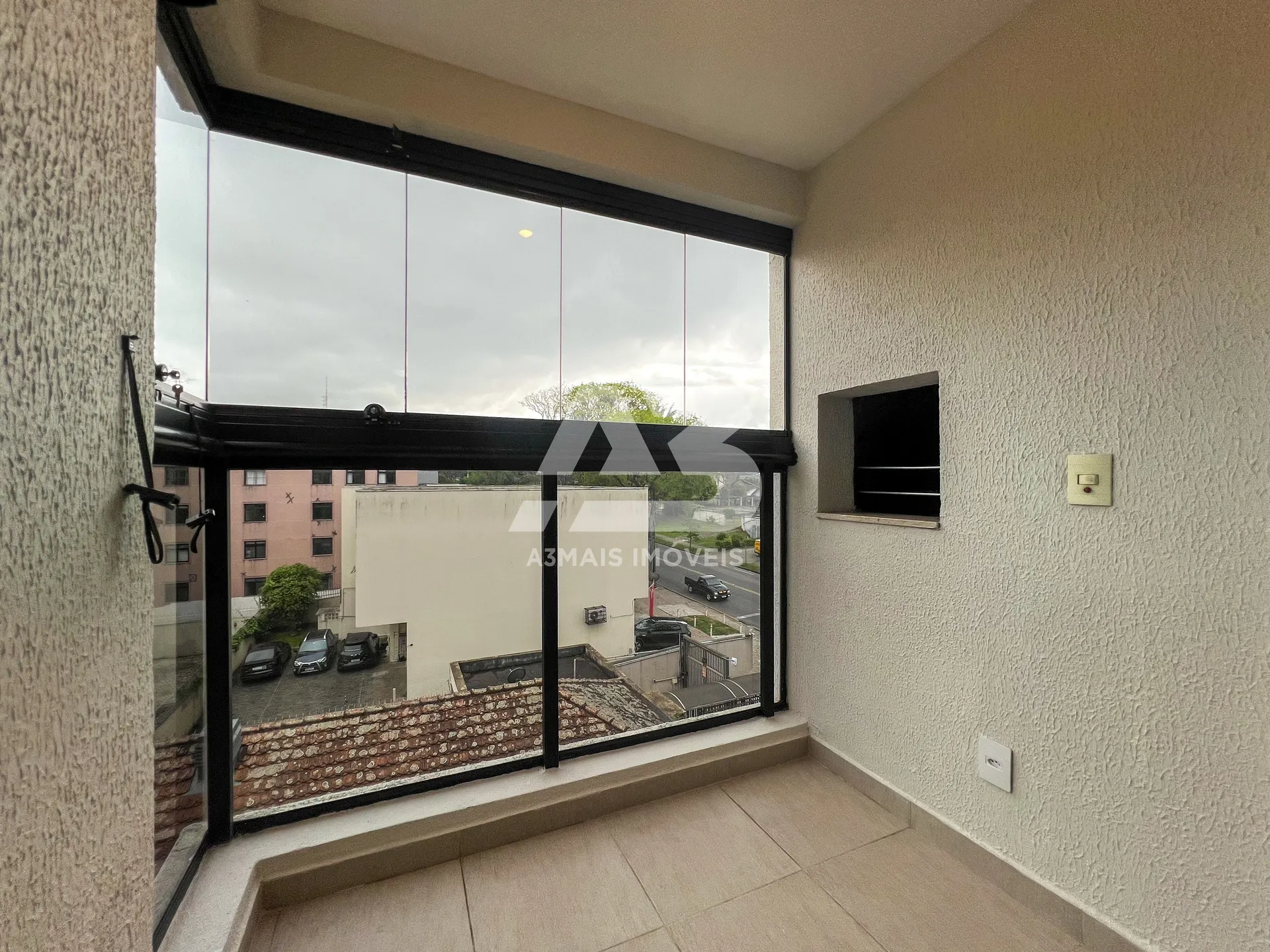 Apartment, 65 m², with a glass-enclosed balcony