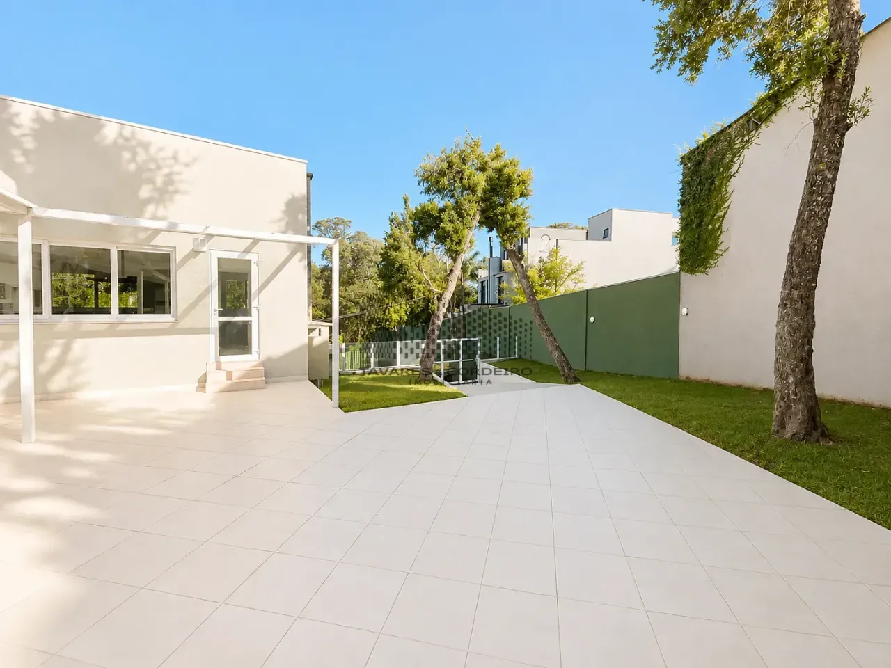 House with 5 bedrooms and 370 m² plus private BBQ — photo 18