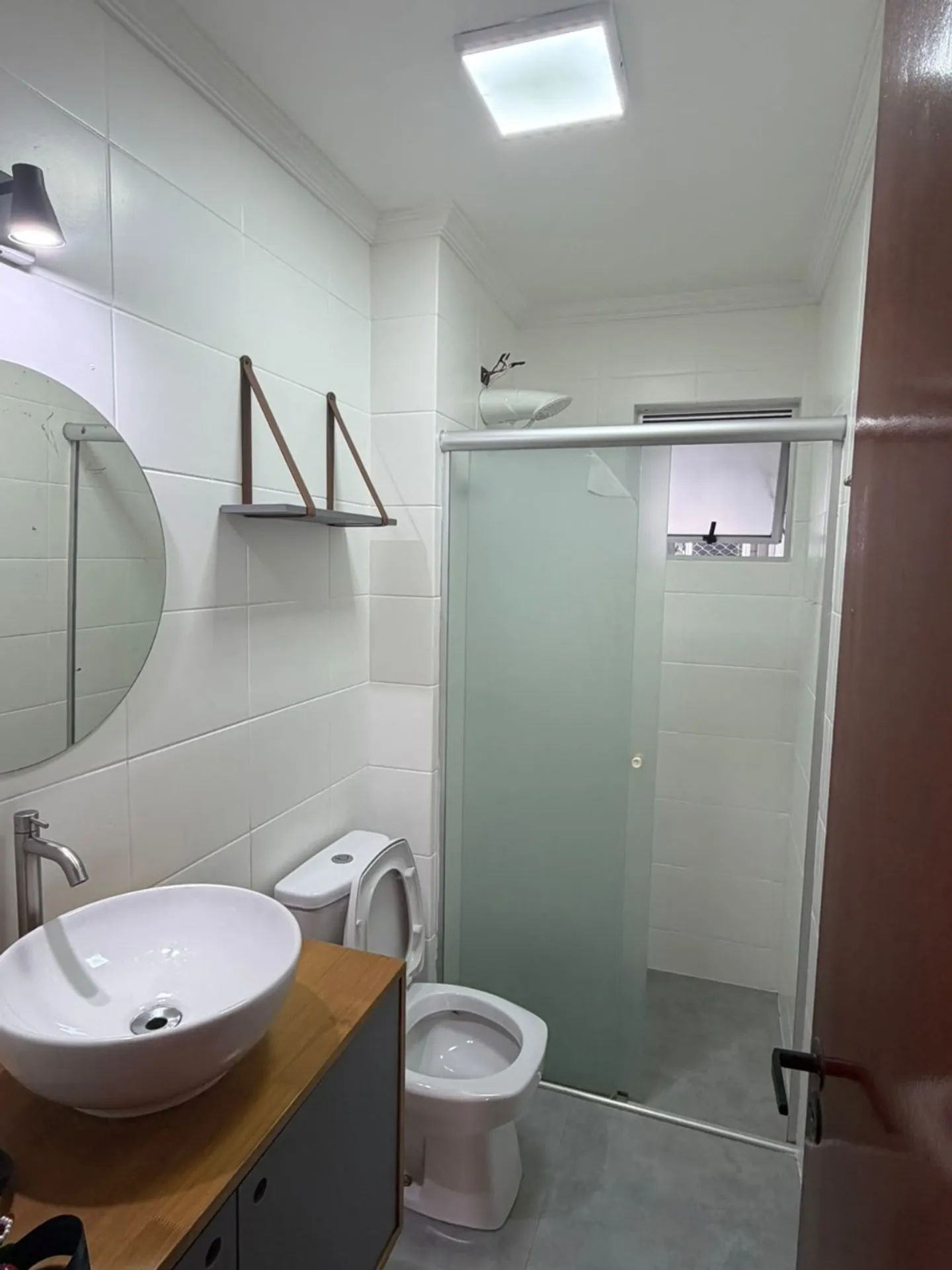 Wood or laminate floors in a 3-bedroom apartment, 65 m² — photo 6