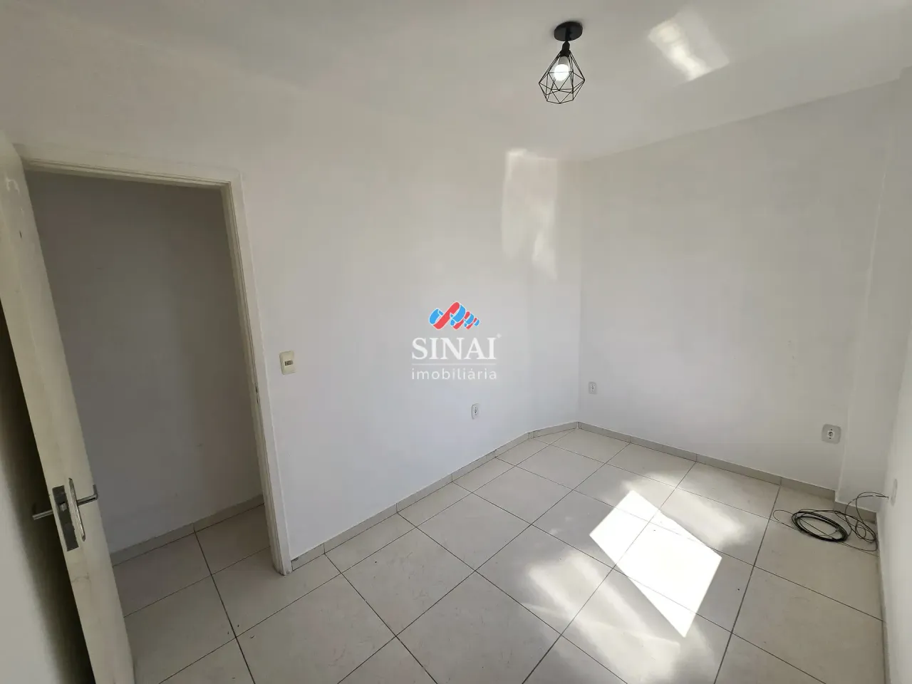 Apartamento com 2 quartos e cozinha com fogão a gás — photo 12