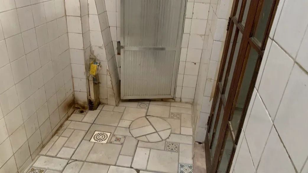 Bathtub in a one-bedroom apartment, 40 m² — photo 10