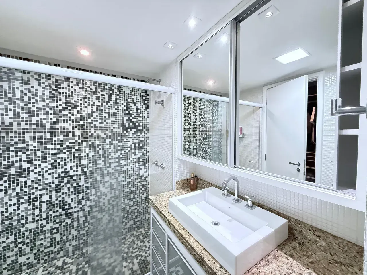 Rental apartment with 4 bedrooms and 157 m² — photo 9