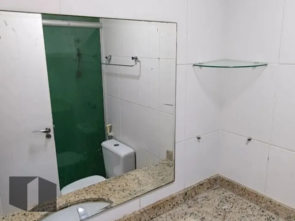 Furnished 3-bedroom apartment with glassed balcony — photo 16