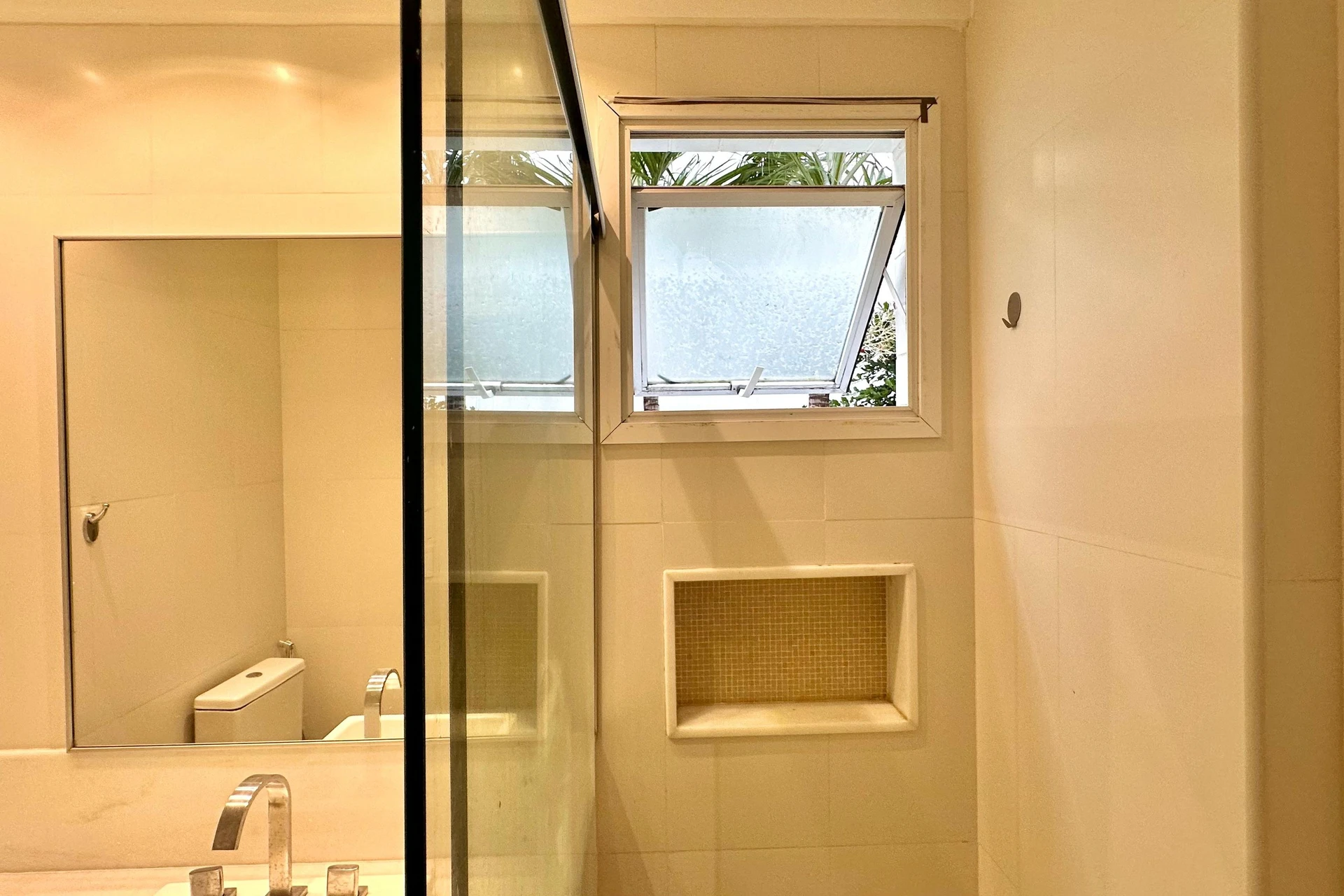 Unfurnished apartment with 2 suites and a balcony — photo 40