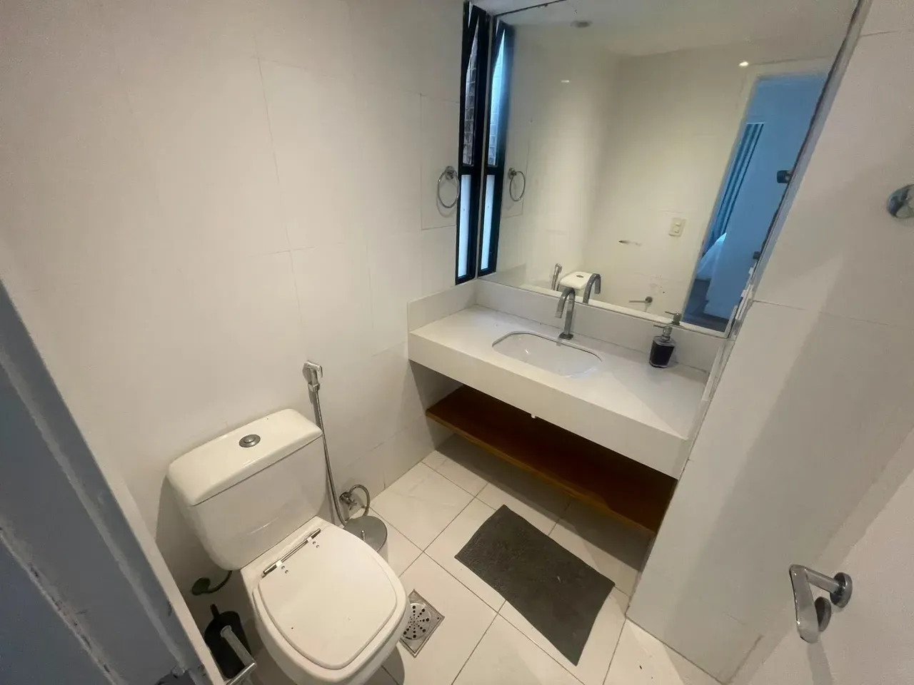 Bathtub in a 4-bedroom apartment, 144 m² — photo 20