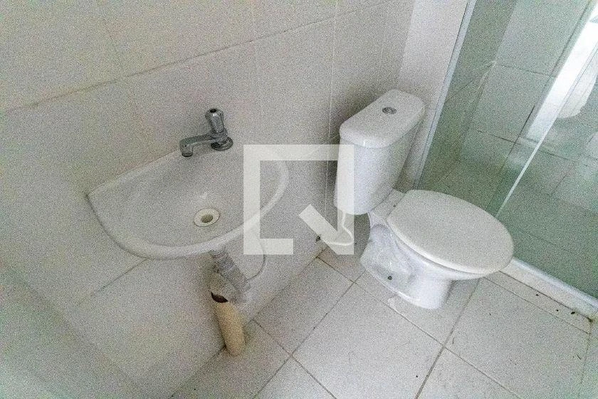 2-bedroom apartment in a building with a gym — photo 16