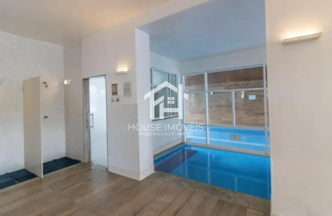 Панорамные окна и 3 спальни: квартира 150 м² — photo 35