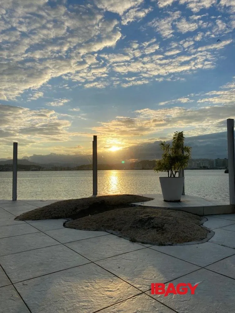 Apartment, 60 m², with a water view — photo 22