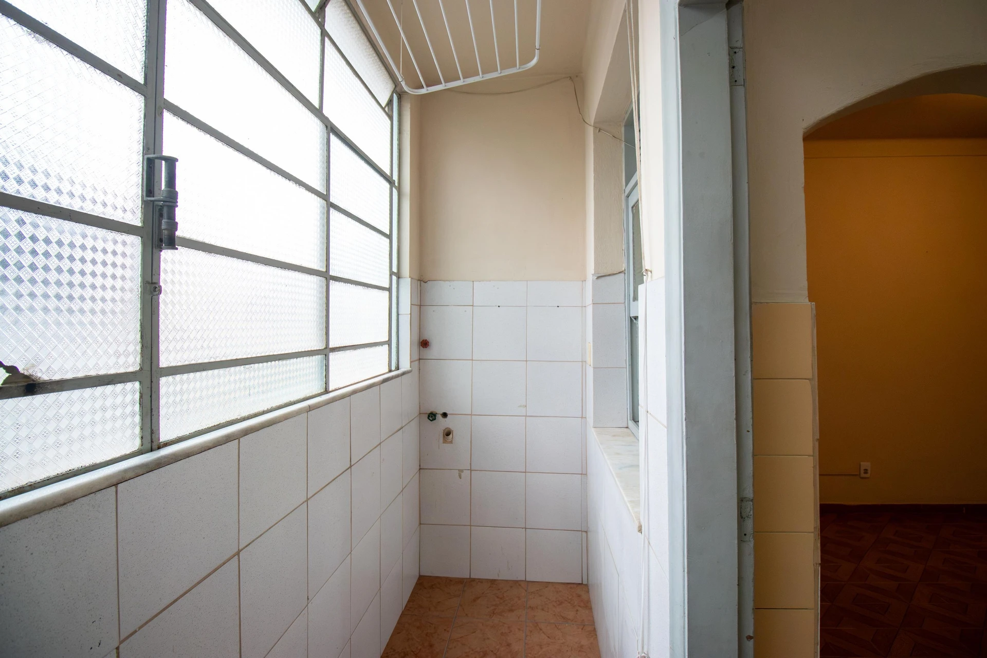 2-bedroom apartment with 1 bathroom and no parking — photo 5