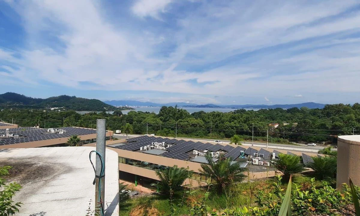 340 m² house with a water view and floor-to-ceiling windows — photo 27