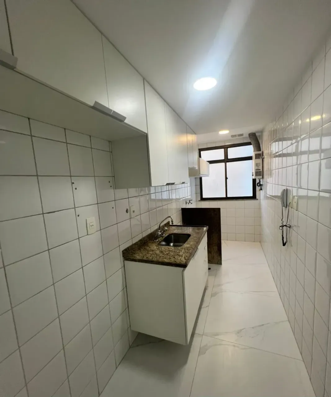 Apartment with 3 bedrooms, 2 bathrooms and a balcony — photo 12