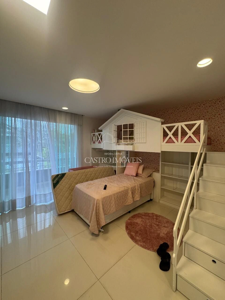Furnished 715 m² house with 5 en-suites and 4 parking — photo 4