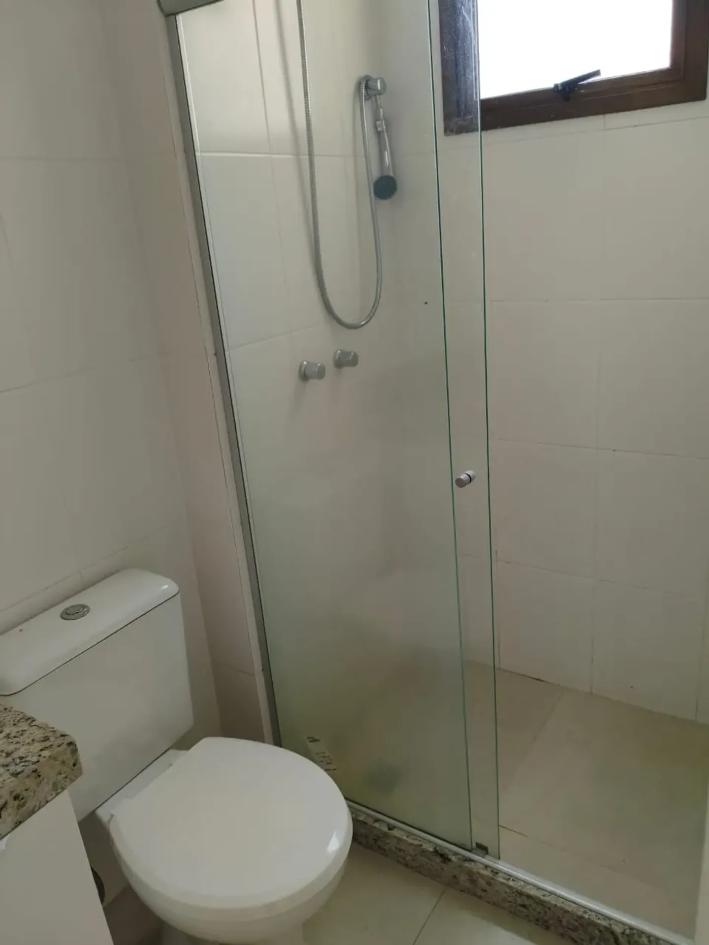 2-bedroom apartment in a building with a gym — photo 9