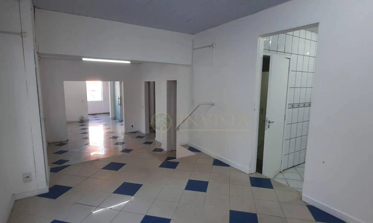 Комерційний будинок з 11 спальнями і 2 ванними — photo 15