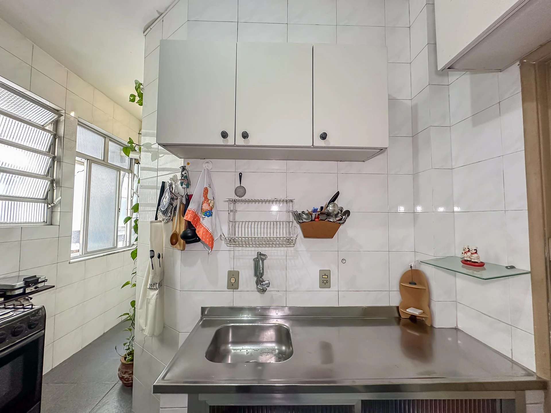 Furnished 2-bedroom apartment with separate kitchen — photo 29