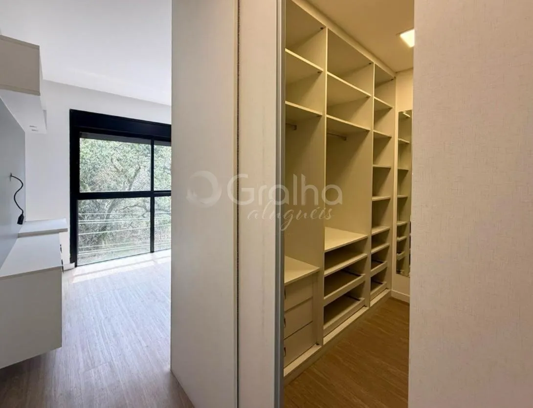 3-bedroom apartment with a glass-enclosed balcony — photo 3