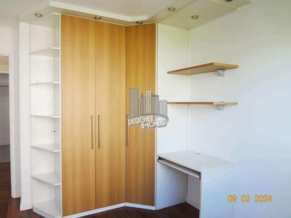 Balcony with a grill in a 3-bedroom apartment, 129 m² — photo 26