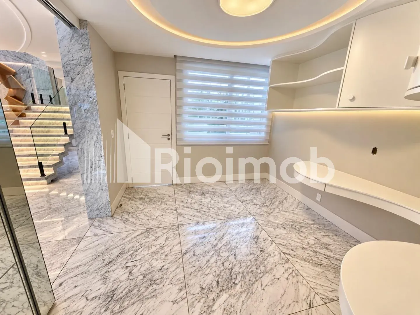 Ванна та 5 спалень: будинок 889 м² — photo 7