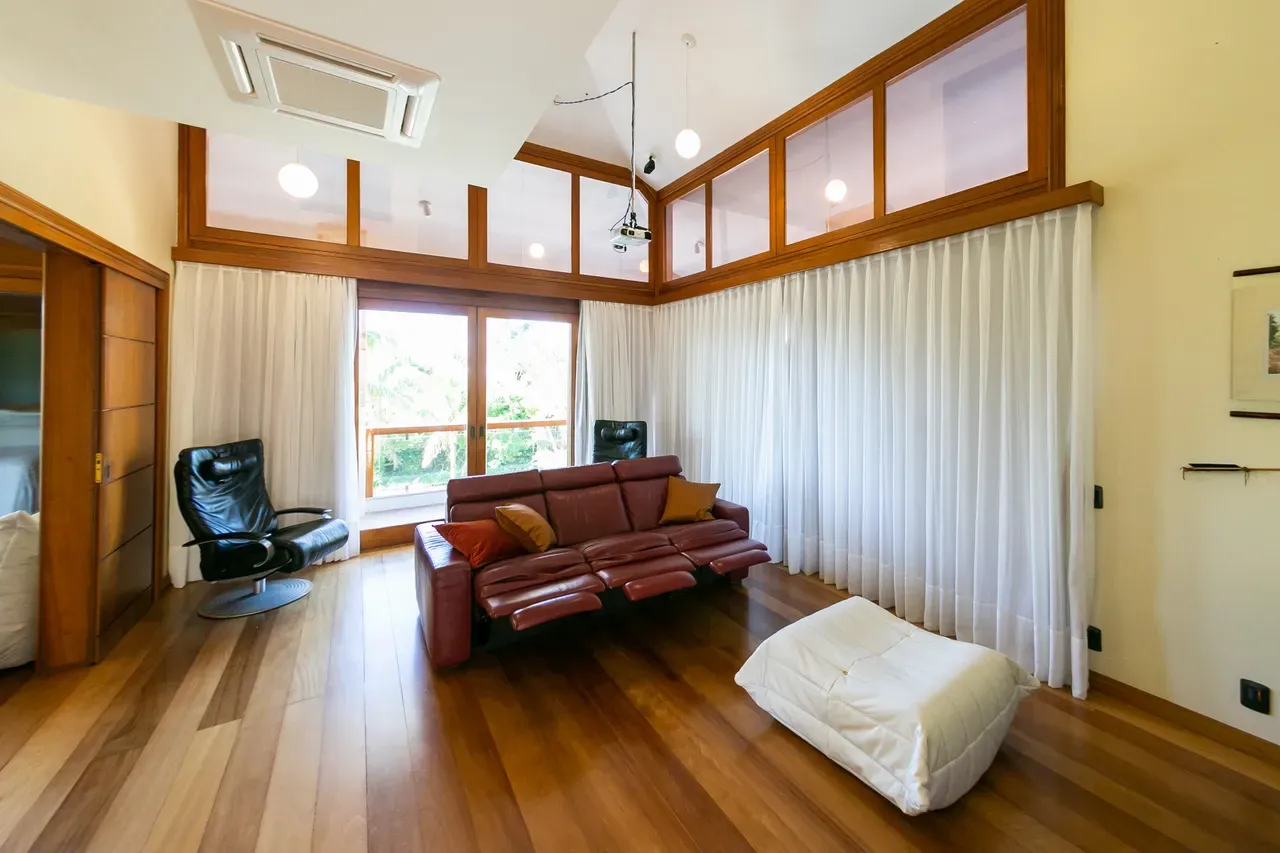 Furnished house, 330 m², with floor-to-ceiling windows — photo 3