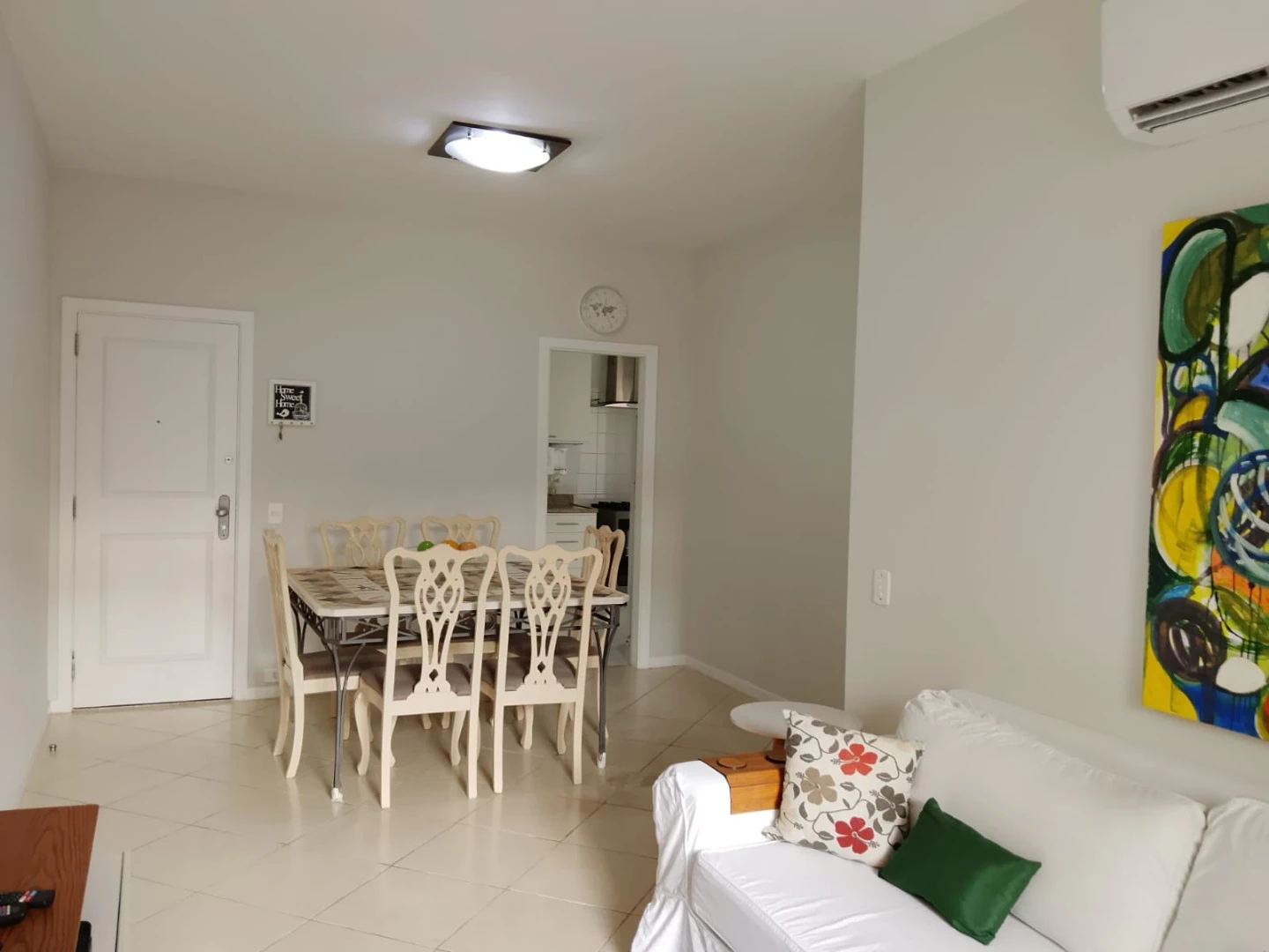 Furnished 3-bedroom apartment with balcony — photo 14