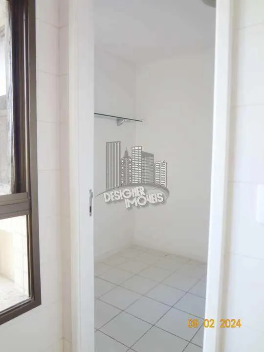 Balcony with a grill in a 3-bedroom apartment, 129 m² — photo 46