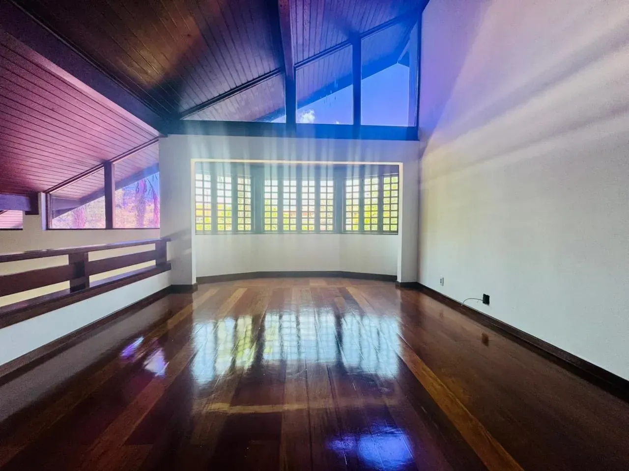 House with 5 suites and an integrated kitchen — photo 25