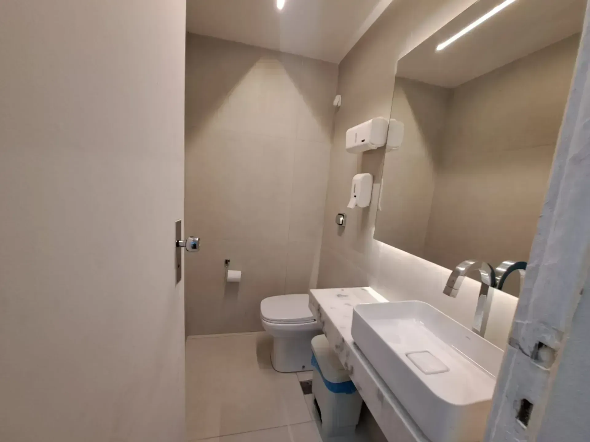 Furnished apartment with 4 bedrooms and 4 bathrooms — photo 23
