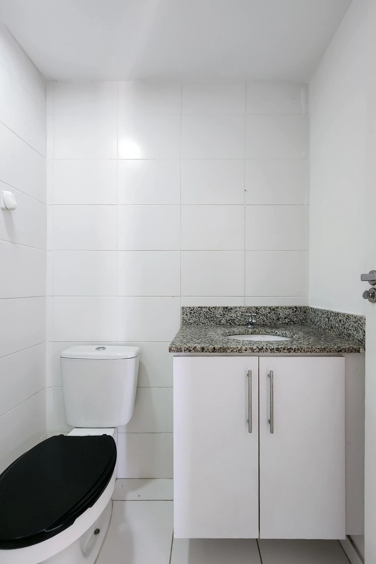 2-bedroom apartment in a building with a gym — photo 38