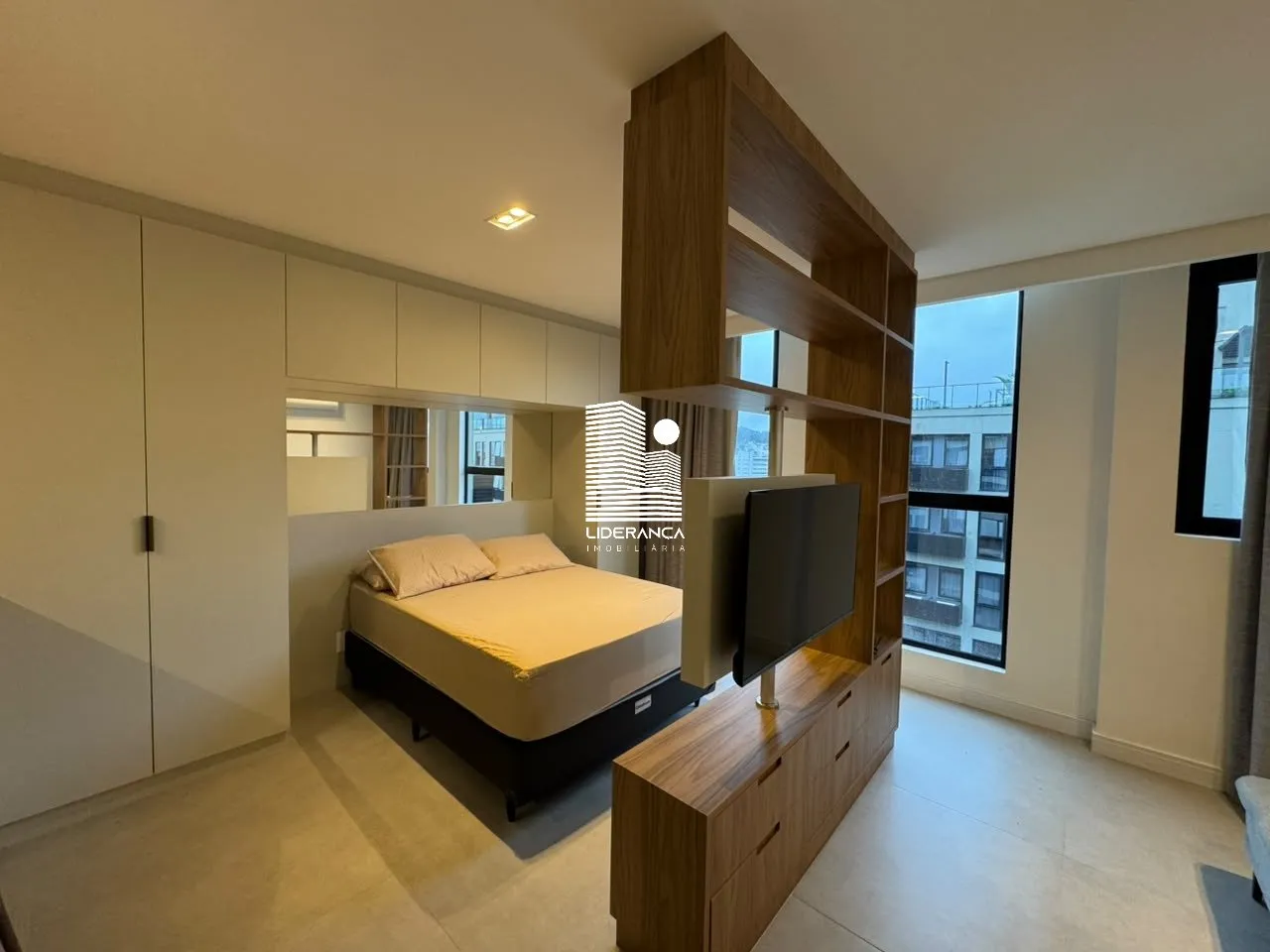 Furnished studio in a building with a gym