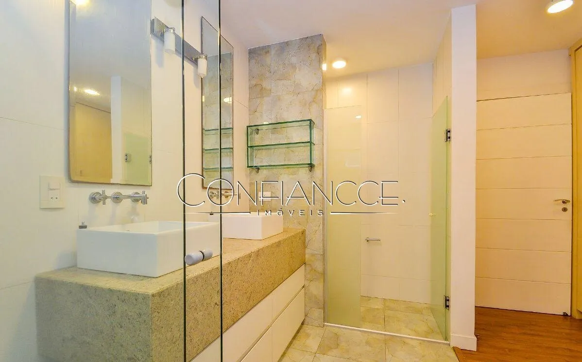 Камін та 4 спальні: будинок 250 м² — photo 26