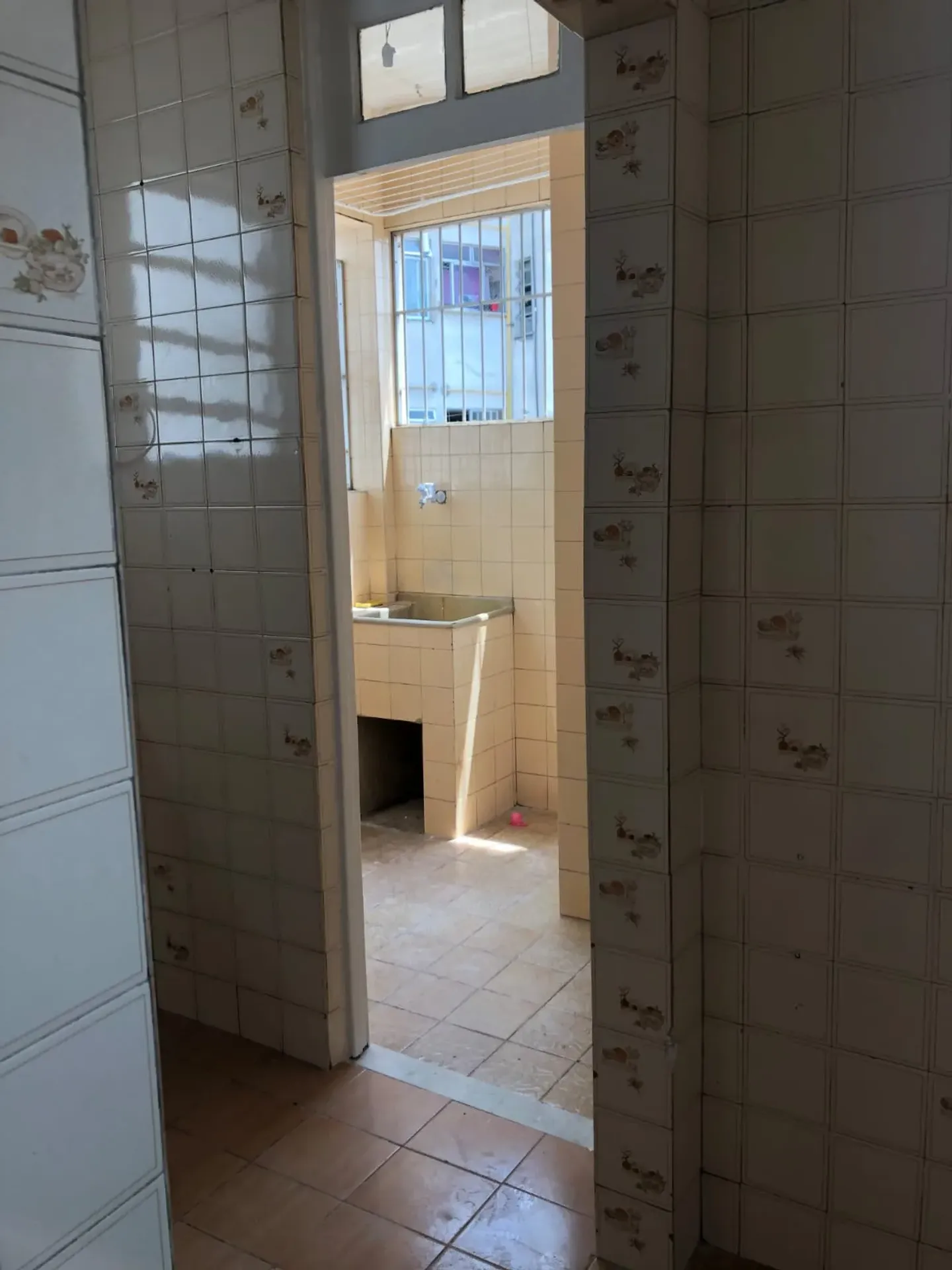 Wood or laminate floors in a 2-bedroom apartment, 82 m² — photo 8