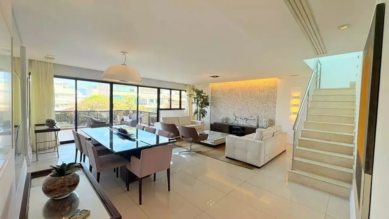 Apartment, 390 m², with floor-to-ceiling windows — photo 4