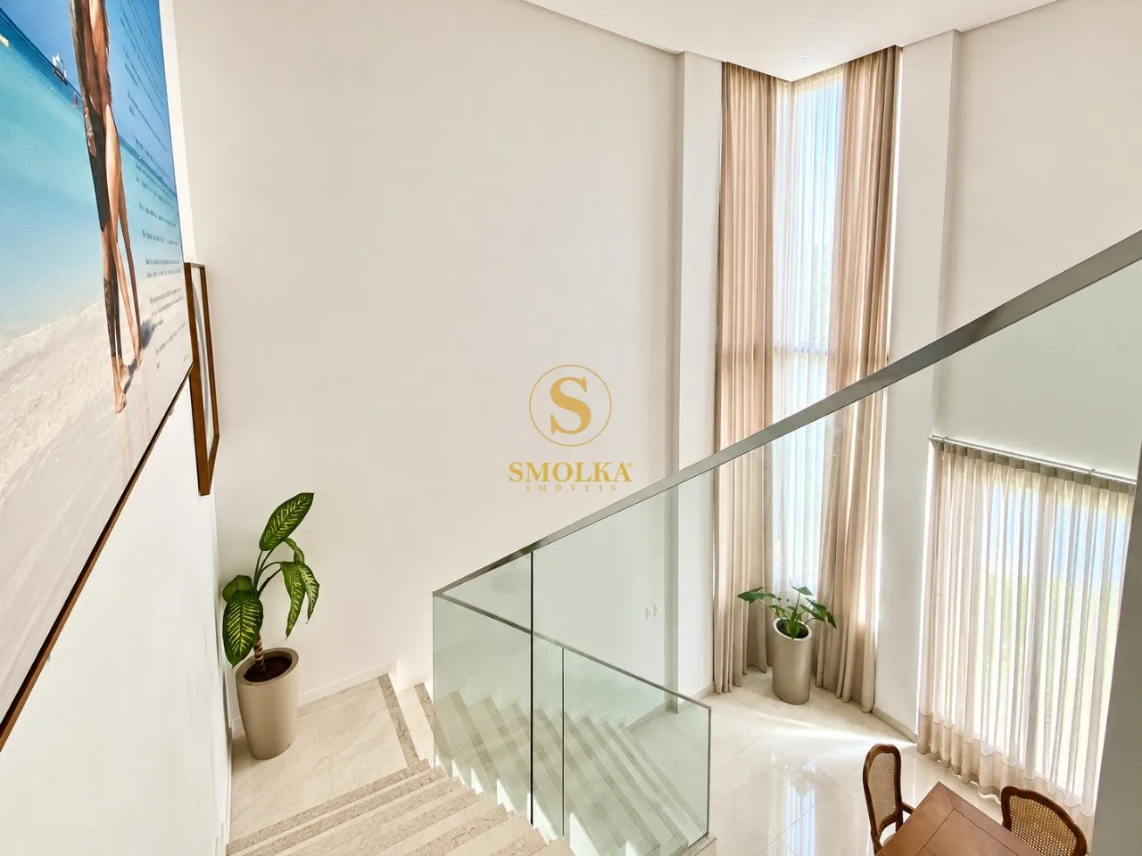 5-bedroom house with floor-to-ceiling windows — photo 24