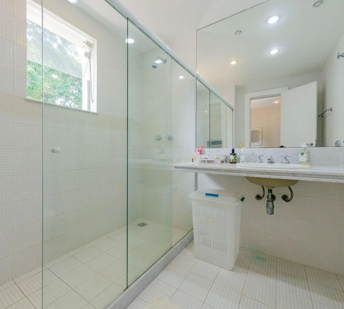 Furnished house with 6 bedrooms and 690 m² — photo 30