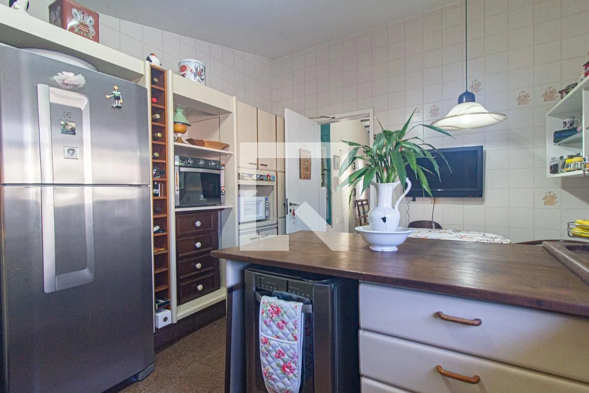 Ванна та 4 спальні: будинок 350 м² — photo 67