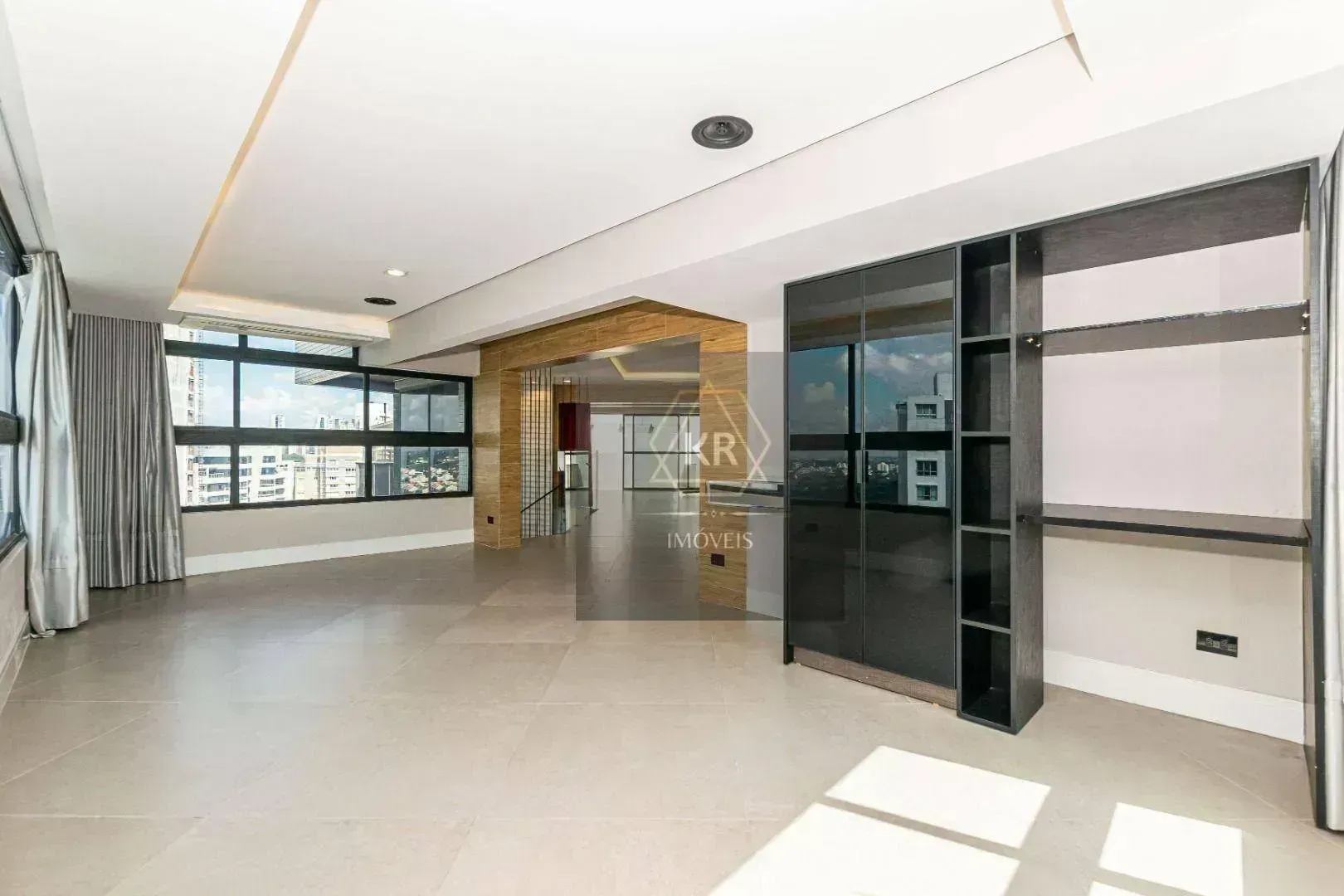 Furnished 272 m² apartment with 3 en-suites and 4 parking — photo 3